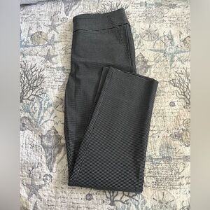 Ladies trousers black and white patterned